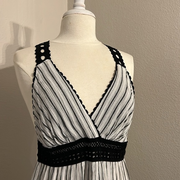 Super flattering Maxi dress - Picture 3 of 6